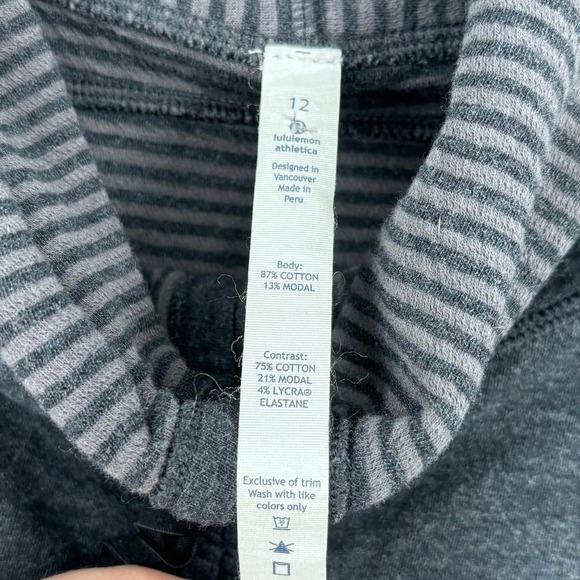 Lululemon In A Cinch Reversible Pullover Sweatshirt Cowl Turtleneck Gray Size 12 - Picture 2 of 14
